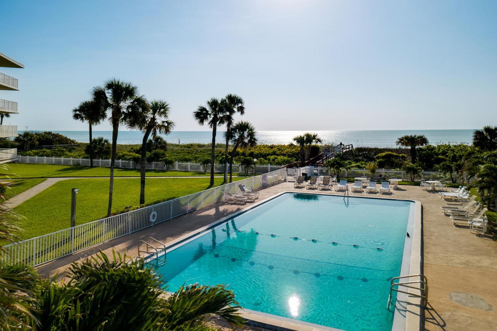 Cocoa Beach Towers Exterior photo