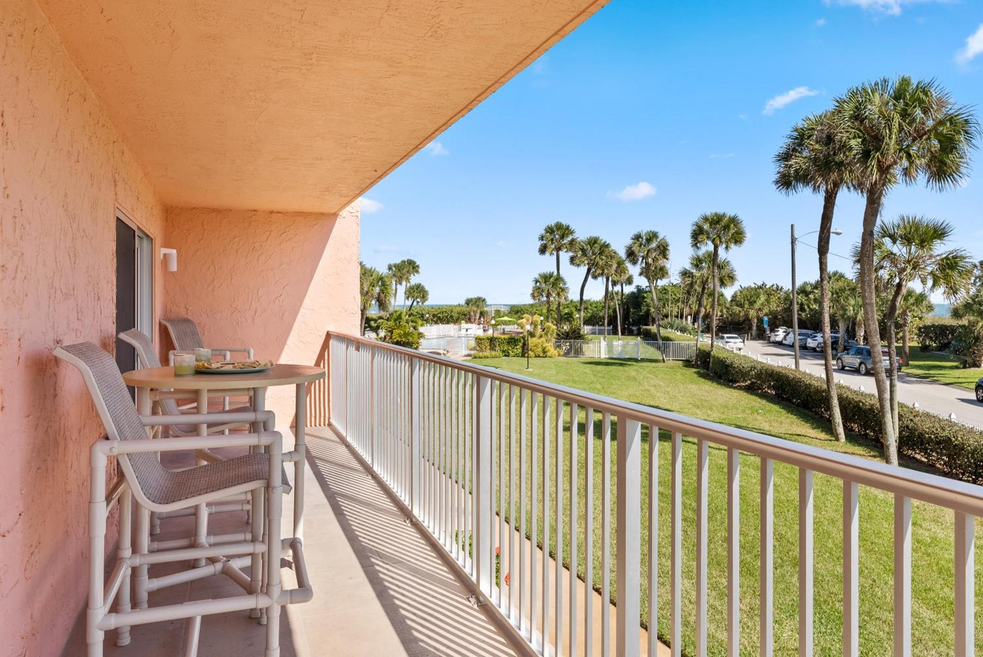 Cocoa Beach Towers Room photo