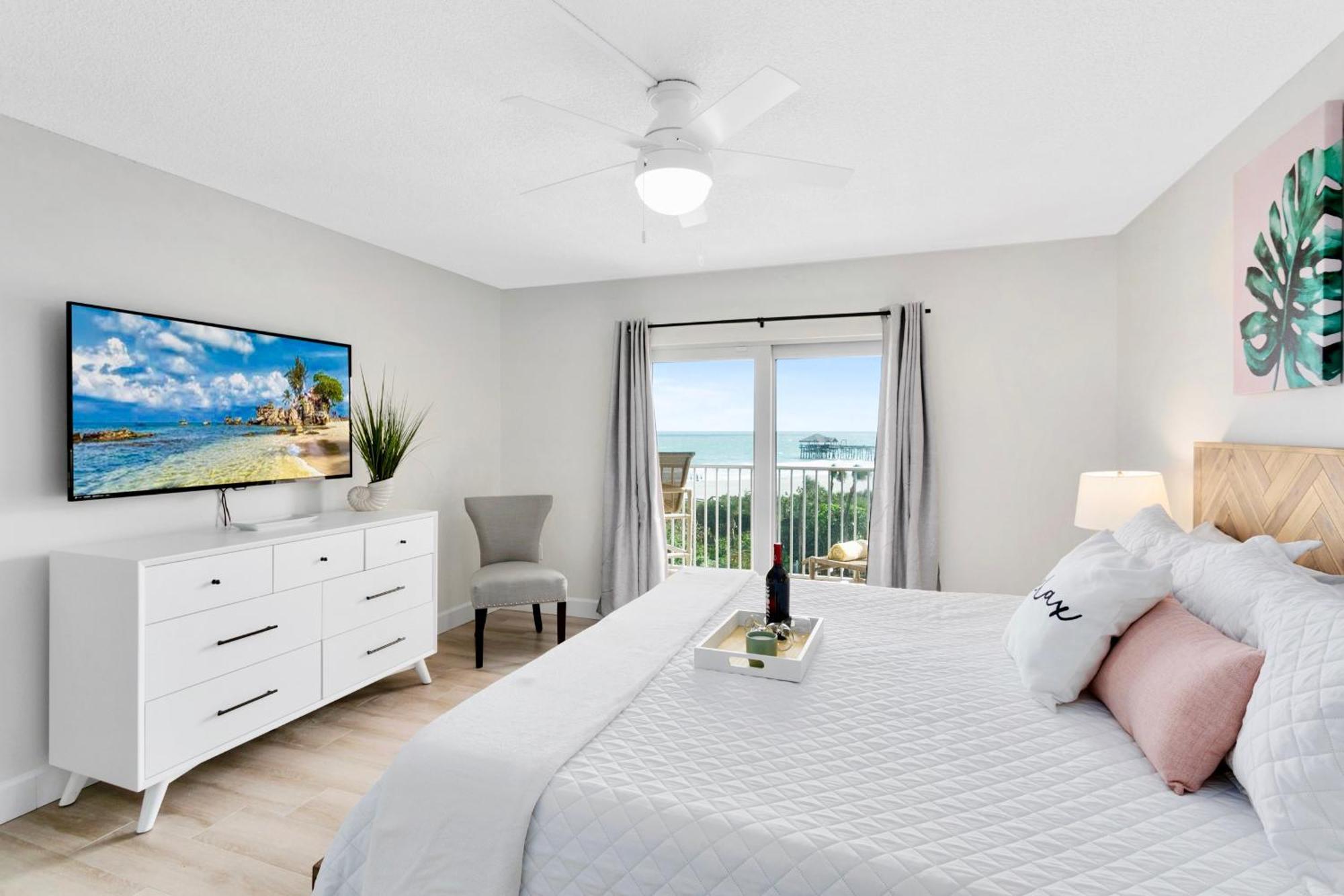 Cocoa Beach Towers Room photo