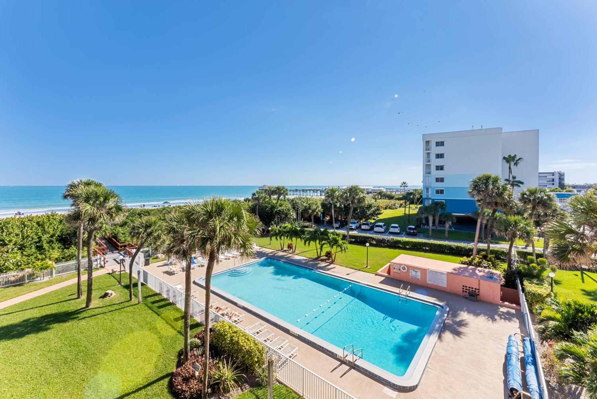 Cocoa Beach Towers Exterior photo