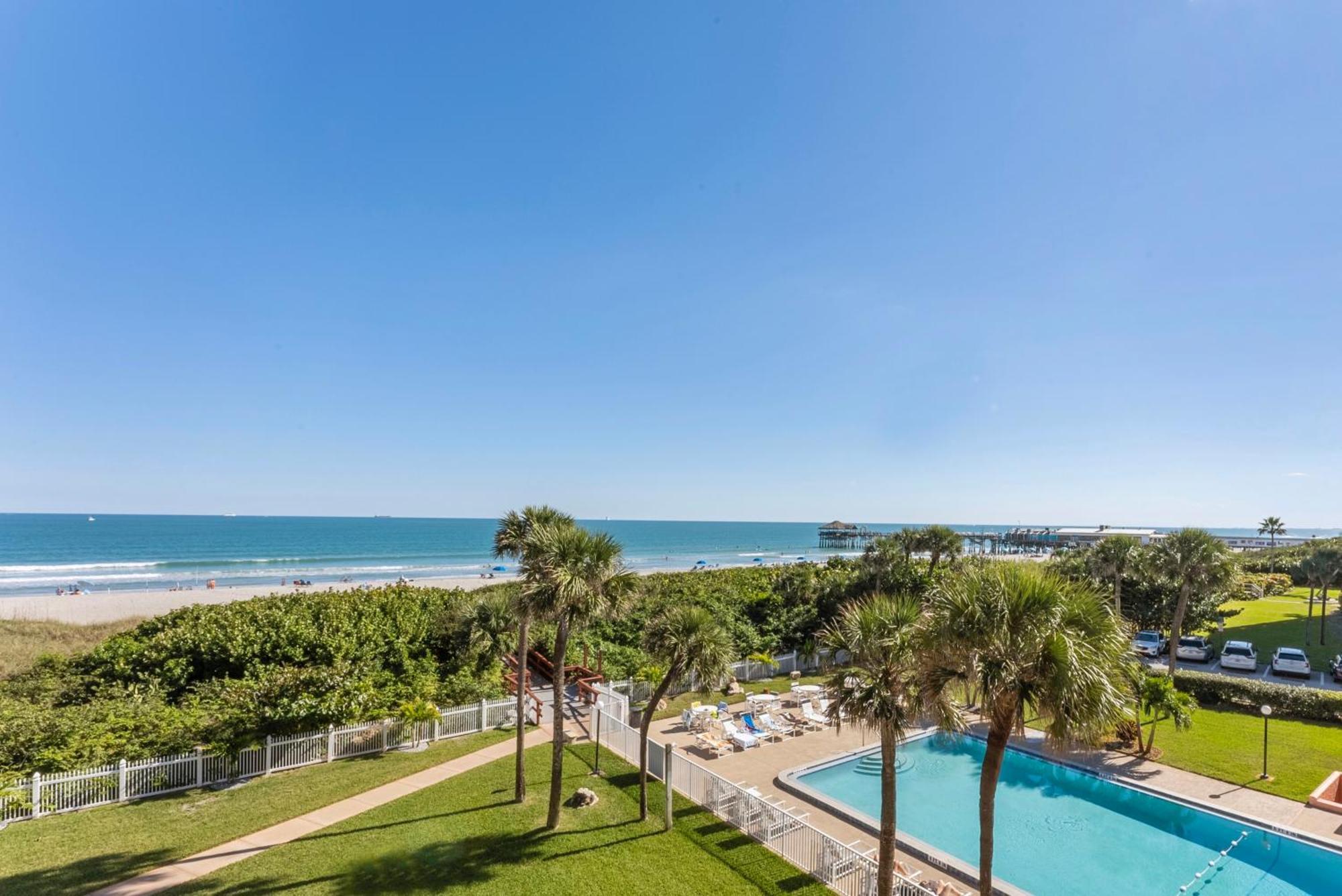 Cocoa Beach Towers Room photo