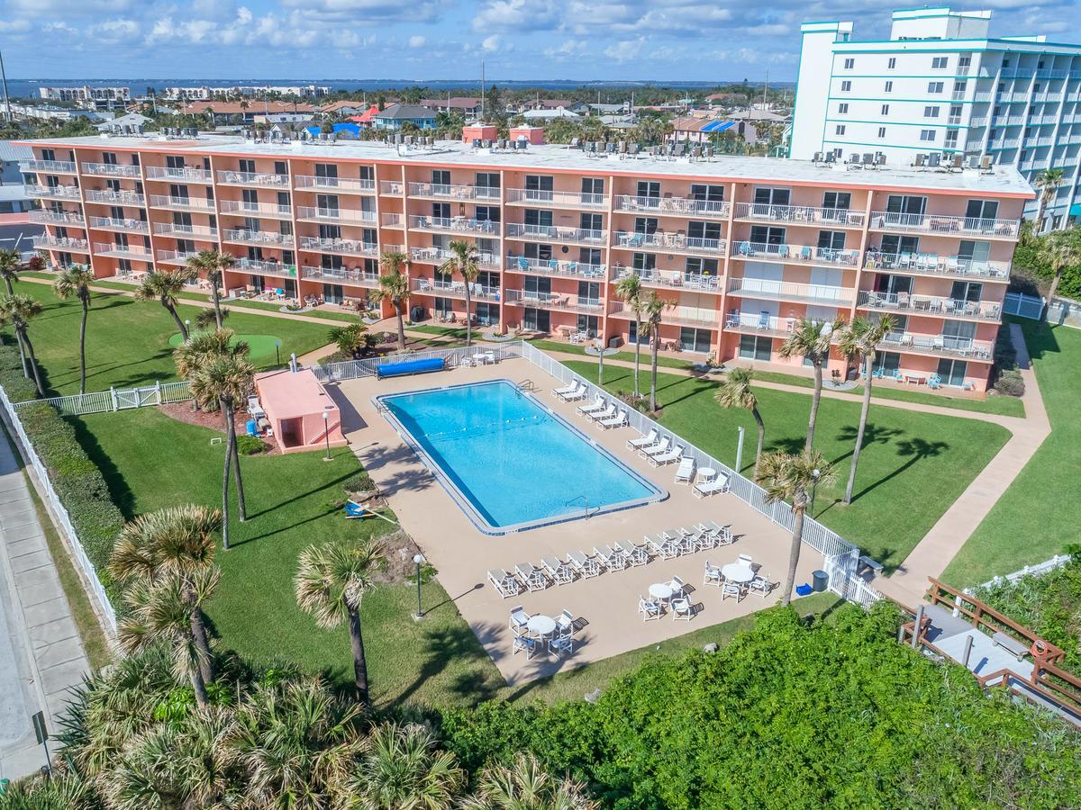 Cocoa Beach Towers Exterior photo